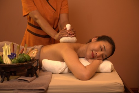 นวดประคบ