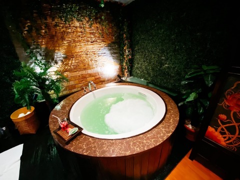 แช่อ่างจากุชชี่